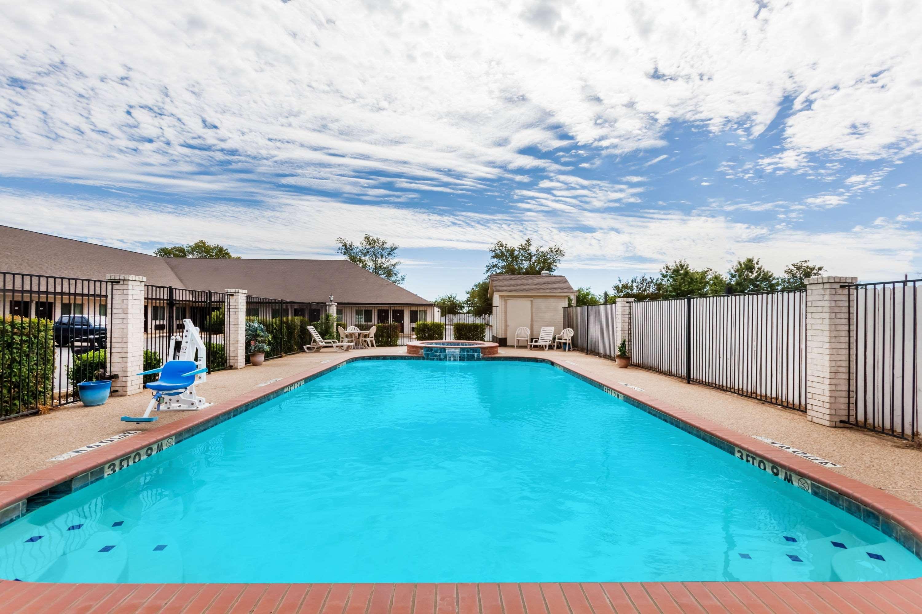 Super 8 By Wyndham Cleburne Motel Kültér fotó
