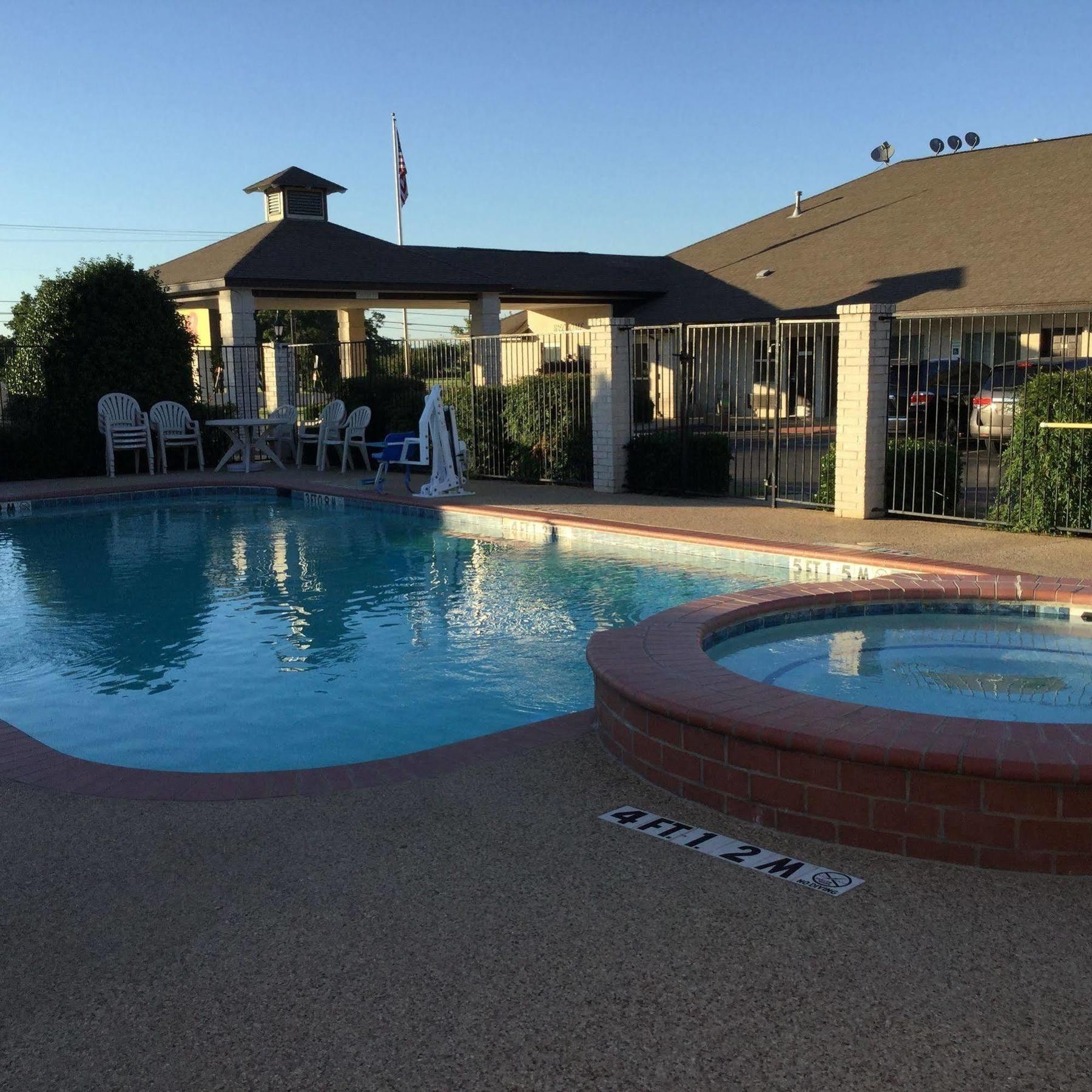 Super 8 By Wyndham Cleburne Motel Kültér fotó